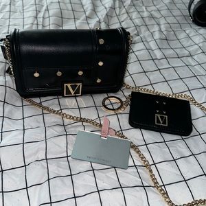Women’s Victoria Secret clutch+crossbody with gold chain extension